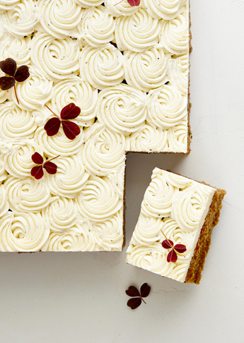 Squashkage med flødeostglasur