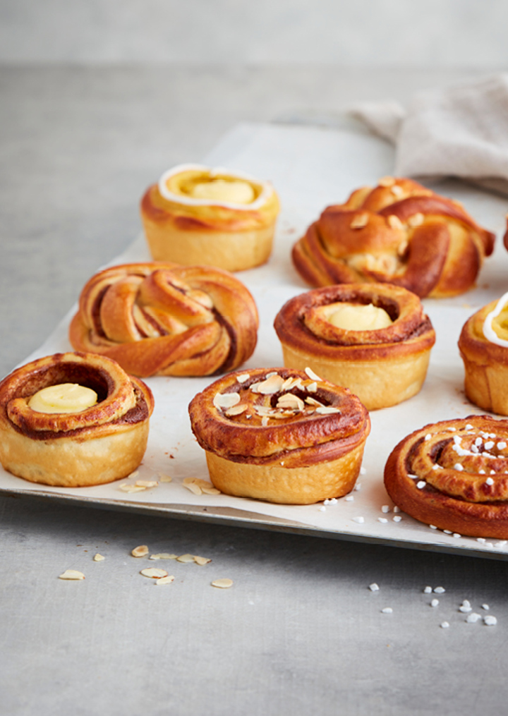 Forskellige kager med og uden creme