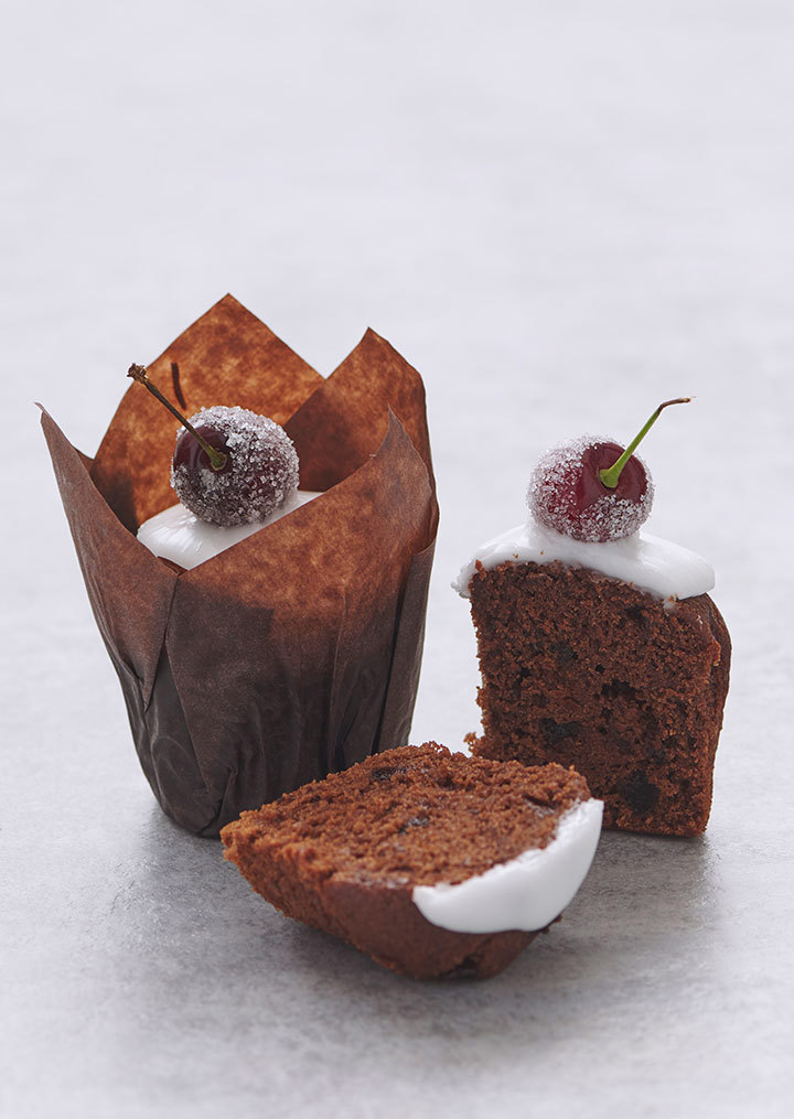 Muffins med kirsebær opskrift