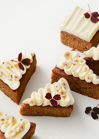 Gulerodskage med flødeostglasur