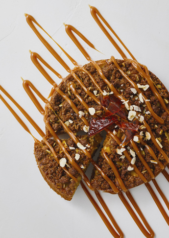 Karameldrøm med kanelcrumble og æbler