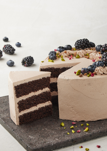 Svampet kage med vegansk chokoladecreme