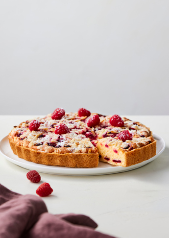 Glutenfri tærte med bær og sød crumble